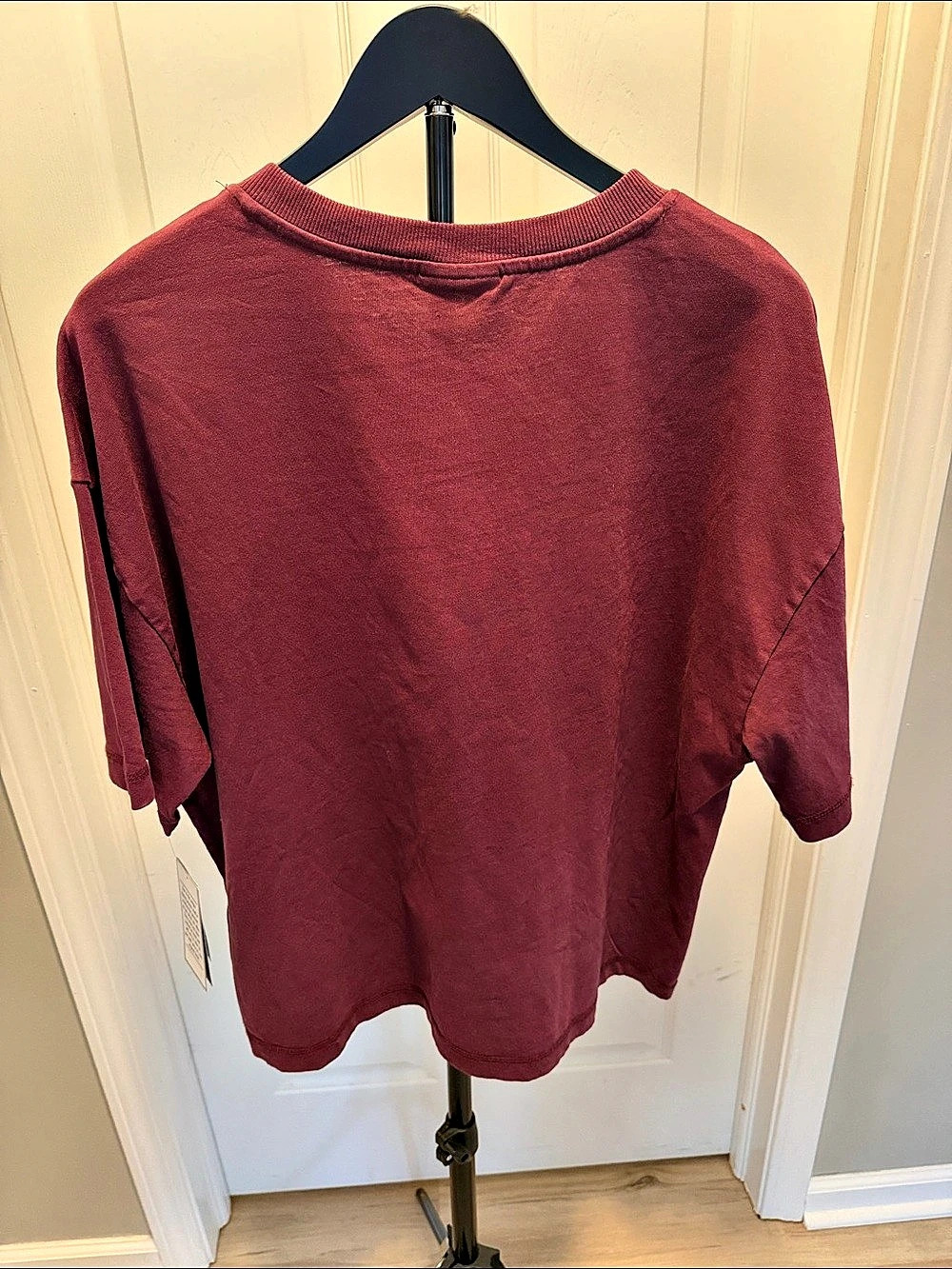 Hollywood Lincoln Rugby Graphic Tee in Burgundy Size Large NWT - Picture 3 of 4